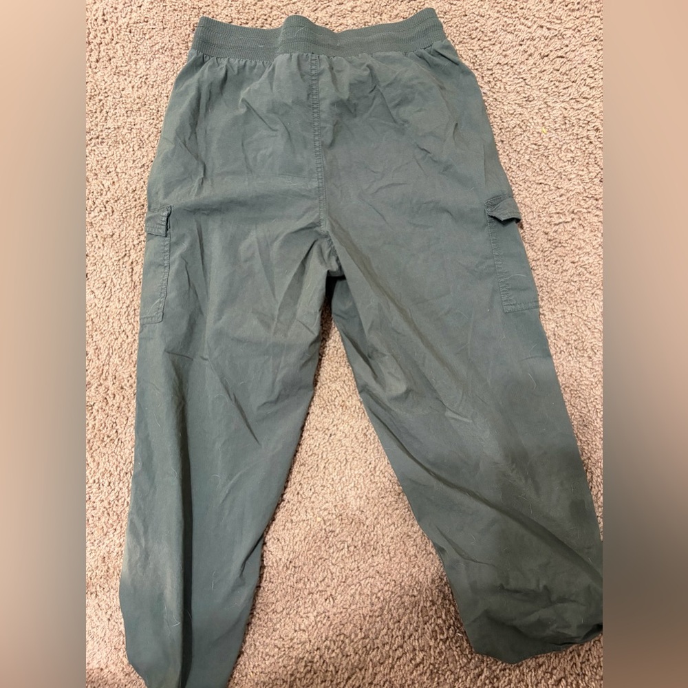 Emily Daniels Relaxed Olive Cargo Capris - Women Pants Size Small - Picture 3 of 8